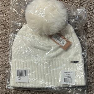 Steve Madden Ivory Knit Beanie with Pom Pom NEW